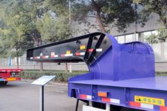 中集华骏 13米三线六轴高强钢低平板半挂车
