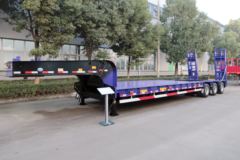中集华骏 13米三线六轴高强钢低平板半挂车