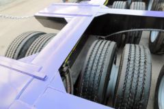 中集华骏 13米三线六轴高强钢低平板半挂车