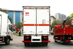 中国重汽 豪曼H3 115马力 4X2 4.05米单排易燃液体厢式运输车(华通牌)