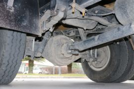 重汽豪曼底盘&nbsp;爆破器材运输车底盘图片