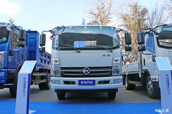 凯马 凯捷M8 160马力 6.21米排半仓栅式轻卡