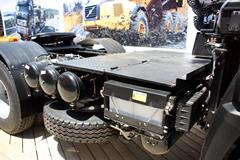 东风日产柴 优迪狮重卡 390马力 6X4 牵引车(全浮高顶驾驶室)(DND4253GWB4BLHHLB)