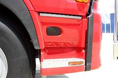东风日产柴 优迪狮重卡 390马力 6X4 牵引车(全浮高顶驾驶室)(DND4253GWB4BLHHLB)
