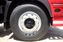 东风日产柴 优迪狮重卡 390马力 6X4 牵引车(全浮高顶驾驶室)(DND4253GWB4BLHHLB)
