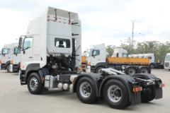 广汽日野 700臻值系 宽卧铺版 420马力 6X4牵引车(YC4251SS2PK5)