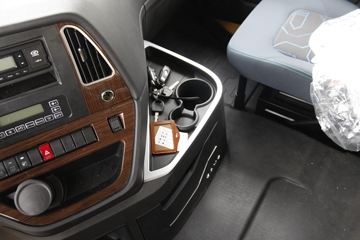 ���� ����H9�ؿ� 410���� 6X4 LNGǣ����ͼƬ