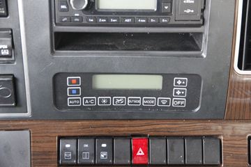 ���� ����H9�ؿ� 410���� 6X4 LNGǣ����ͼƬ