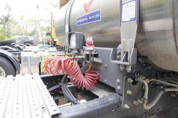 ���� ����H9�ؿ� 410���� 6X4 LNGǣ����ͼƬ