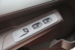 开瑞 绿卡 城配版标载型 116马力 4.15米单排厢式轻卡(SQR5041XXYH03D)