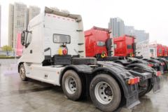 东风柳汽 乘龙T7重卡 560马力 6X4长头长轴距牵引车(LZ4251T7DB)