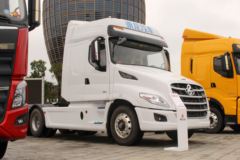 东风柳汽 乘龙T7重卡 560马力 6X4长头长轴距牵引车(LZ4251T7DB)