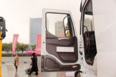 东风柳汽 乘龙T7重卡 560马力 6X4长头长轴距牵引车(LZ4251T7DB)