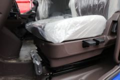 东风柳汽 乘龙H5中卡 290马力 6X2 7.8米仓栅式载货车(LZ5250CCYH7CB)