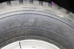 东风柳汽 乘龙H5中卡 290马力 6X2 7.8米仓栅式载货车(LZ5250CCYH7CB)