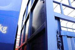 东风柳汽 乘龙H5中卡 290马力 6X2 7.8米仓栅式载货车(LZ5250CCYH7CB)