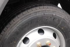 东风柳汽 乘龙H5中卡 240马力 4X2 6.8米仓栅式载货车(LZ5182CCYM3AB)