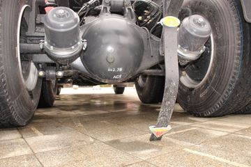 �������� ����T5�ؿ� 430���� 6X4 LNG��ͷǣ����(�����)ͼƬ