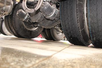 �������� ����T5�ؿ� 430���� 6X4 LNG��ͷǣ����(�����)ͼƬ