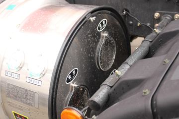 �������� ����T5�ؿ� 430���� 6X4 LNG��ͷǣ����(�����)ͼƬ