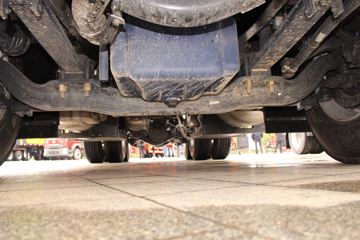 �������� ����T5�ؿ� 430���� 6X4 LNG��ͷǣ����(�����)ͼƬ