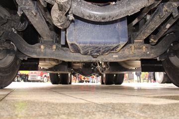 �������� ����T5�ؿ� 430���� 6X4 LNG��ͷǣ����(�����)ͼƬ