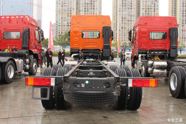 购乘龙H7载货车 享高达1.5万优惠