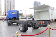 东风柳汽 新乘龙M3中卡 200马力 4X2 载货车底盘(国六)