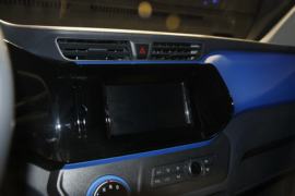 大通EV30&nbsp;电动封闭厢货驾驶室图片