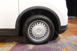 大通EV30&nbsp;电动封闭厢货底盘图片