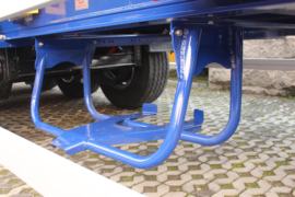 58方系列&nbsp;粉粒物料运输半挂车底盘图片