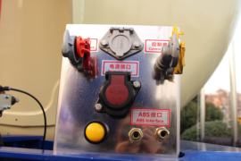 58方系列&nbsp;粉粒物料运输半挂车底盘图片