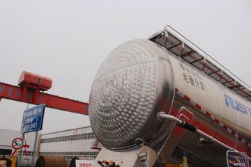 38方系列&nbsp;粉粒物料运输半挂车外观图片