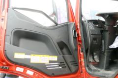 一汽解放 J6L中卡 领航版 220马力 4X2 6.75米栏板载货车(CA1180P62K1L4E5)