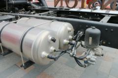 一汽解放 J6L中卡 领航版 220马力 4X2 6.75米栏板载货车(CA1180P62K1L4E5)