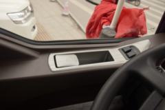 东风柳汽 乘龙L3 160马力 4.2米单排厢式轻卡底盘(JQ5040XXY01)