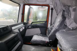 联合U系&nbsp;冷藏车驾驶室图片