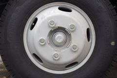 庆铃 五十铃100P 98马力 3.825米排半厢式轻卡(QL5042XXYA6HHJ)