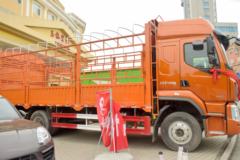 东风柳汽 乘龙H5中卡 220马力 4X2 6.8米仓栅式载货车(LZ5182CCYM3AB)