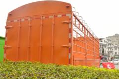 东风柳汽 乘龙H5中卡 220马力 4X2 6.8米仓栅式载货车(LZ5182CCYM3AB)