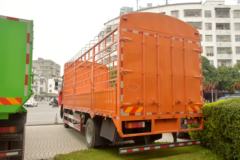 东风柳汽 乘龙H5中卡 220马力 4X2 6.8米仓栅式载货车(LZ5182CCYM3AB)