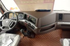 东风柳汽 乘龙H5中卡 220马力 4X2 6.8米仓栅式载货车(LZ5182CCYM3AB)