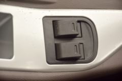 东风柳汽 乘龙H5中卡 220马力 4X2 6.8米仓栅式载货车(LZ5182CCYM3AB)