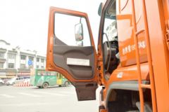 东风柳汽 乘龙H5中卡 220马力 4X2 6.8米仓栅式载货车(LZ5182CCYM3AB)