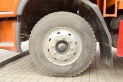 东风柳汽 乘龙H5中卡 220马力 4X2 6.8米仓栅式载货车(LZ5182CCYM3AB)