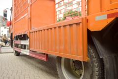 东风柳汽 乘龙H5中卡 220马力 4X2 6.8米仓栅式载货车(LZ5182CCYM3AB)