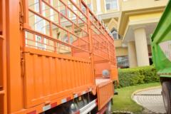 东风柳汽 乘龙H5中卡 220马力 4X2 6.8米仓栅式载货车(LZ5182CCYM3AB)