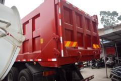 东风柳汽 乘龙H5 320马力 8X4 7.4米自卸车(LZ3311M5FB)
