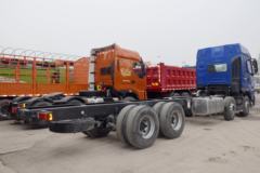 东风柳汽 乘龙H7重卡 420马力 8X4 9.4米仓栅式载货车(LZ5312CCYH7FB)