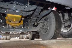 东风柳汽 乘龙H7重卡 420马力 8X4 9.4米仓栅式载货车(LZ5312CCYH7FB)